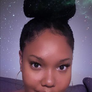 Meet your Posher, Dominique